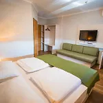 Arion Airport Szálloda 4*