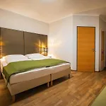 Arion Airport 4*