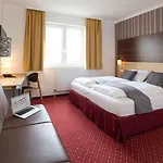 Arion Airport 4*