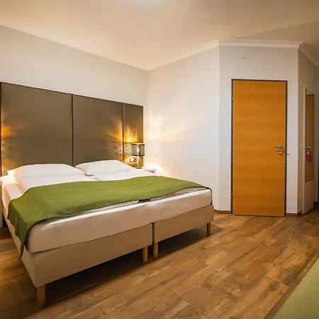 Arion Airport 4*