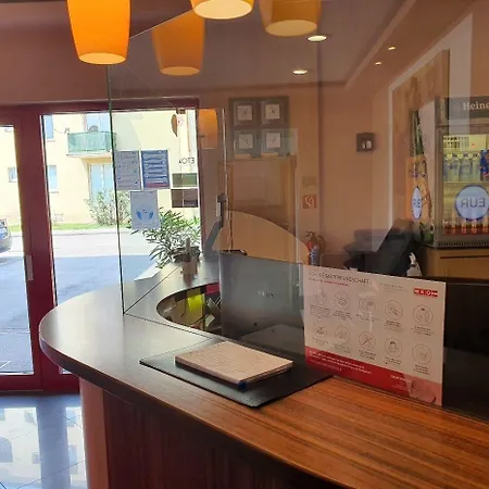 Hotel Arion Airport 4*