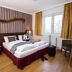 Hotel Arion Airport 4*
