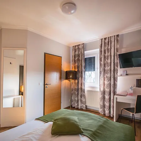 Hotel Arion Airport 4*
