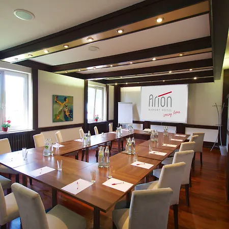 阿里昂机场酒店 4*