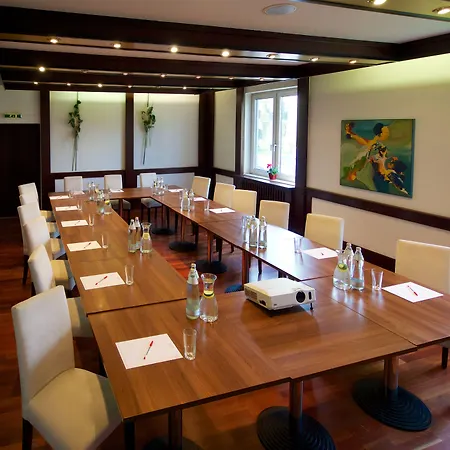 Arion Airport מלון שווכאט