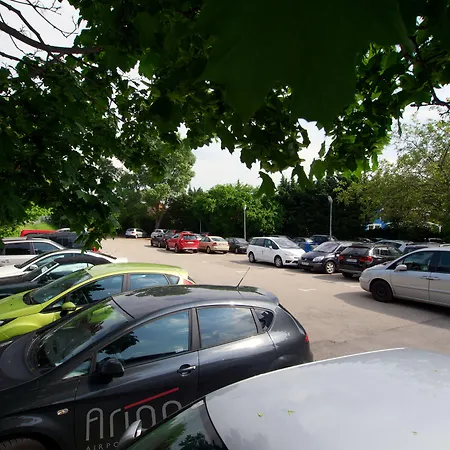 阿里昂机场酒店 4*