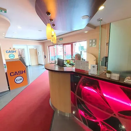 阿里昂机场酒店 酒店 4*