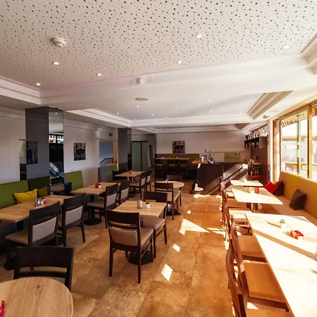 Arion Airport 4*