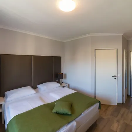 Hotel Arion Airport 4*