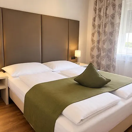 Hotel Arion Airport 4*