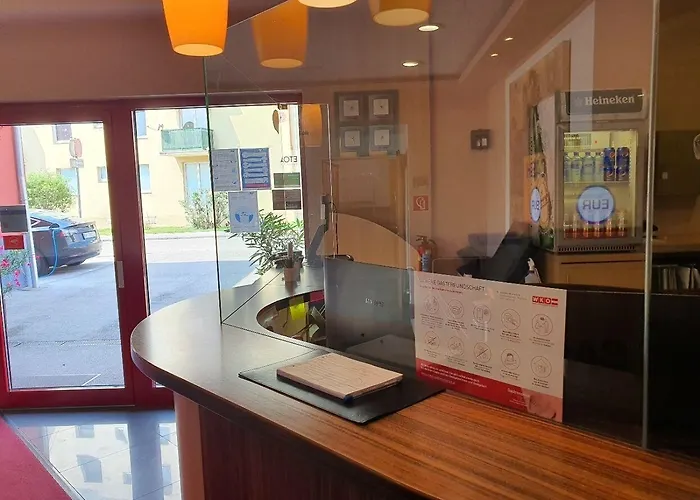 Hotel Arion Airport 4*