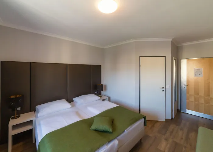 Hotel Arion Airport 4*